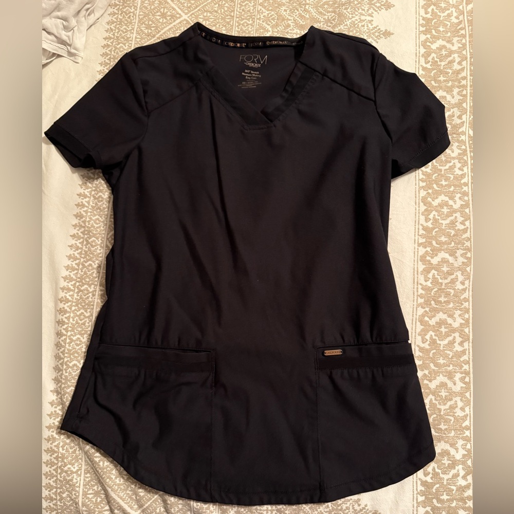 Cherokee form scrub top